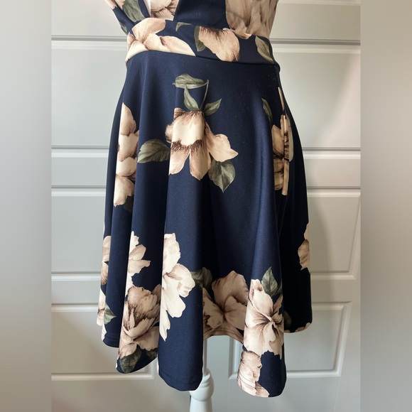 New Papaya Navy Floral Print Plunge Skater Dress Sleeveless Party Cocktail MD - Picture 3 of 8